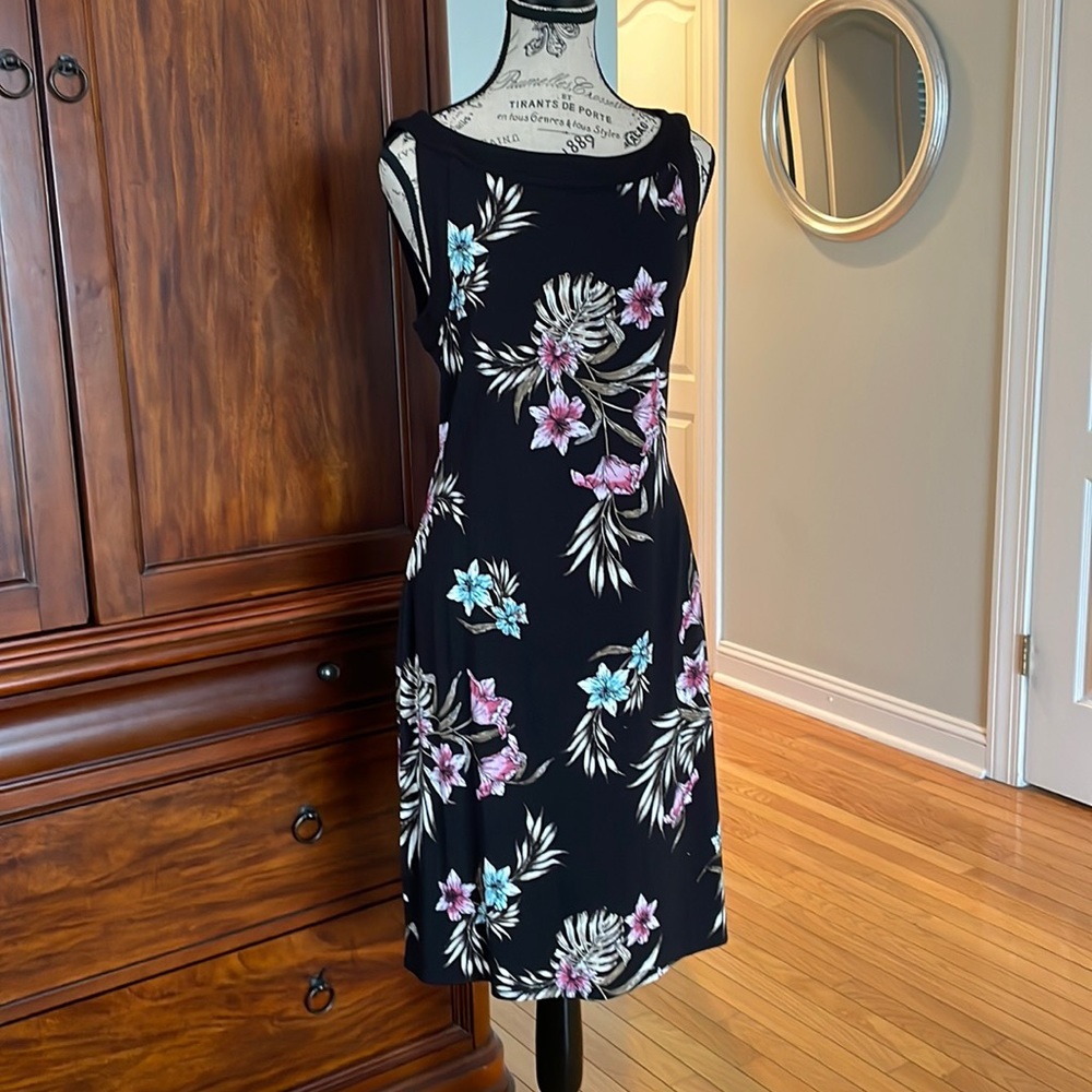 New with tags black floral sleeveless shift dress